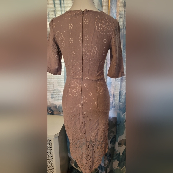Elegant Lace Dress in Taupe - Picture 4 of 6